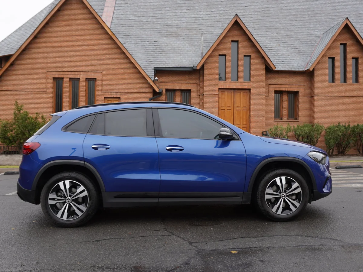 MERCEDES BENZ GLA 200 AUT Progressive AT 2025 miniatura 4