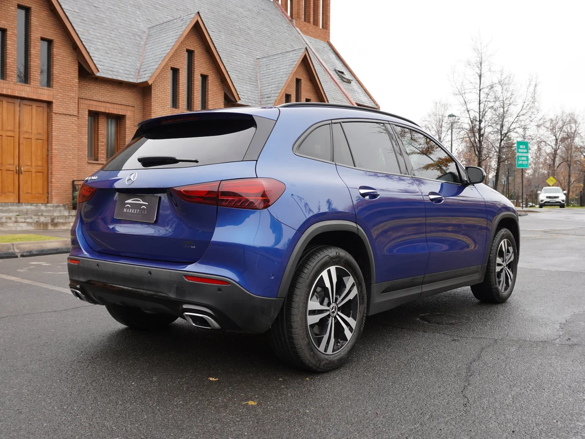MERCEDES BENZ GLA 200 AUT Progressive AT 2025 miniatura 5