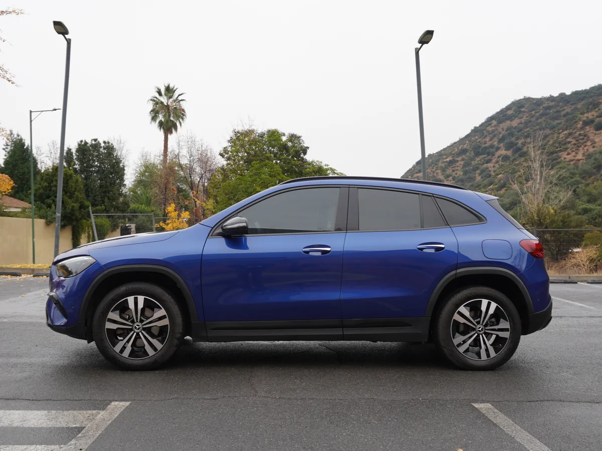 MERCEDES BENZ GLA 200 AUT Progressive AT 2025 miniatura 8