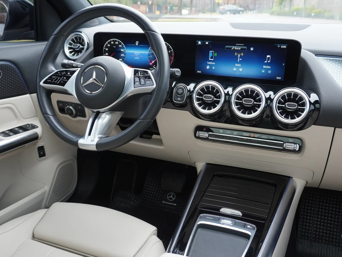 MERCEDES BENZ GLA 200 AUT Progressive AT 2025 miniatura 20