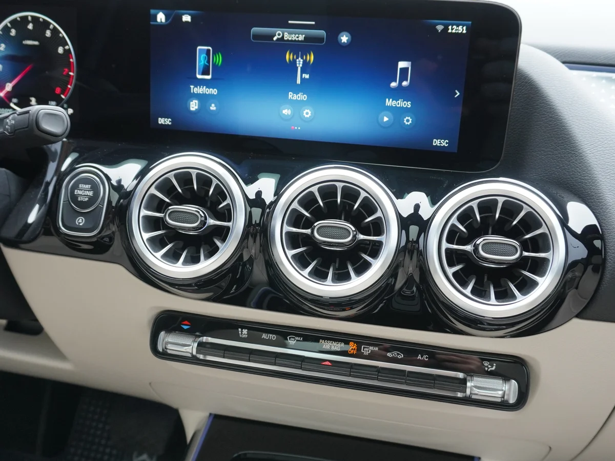 MERCEDES BENZ GLA 200 AUT Progressive AT 2025 miniatura 23