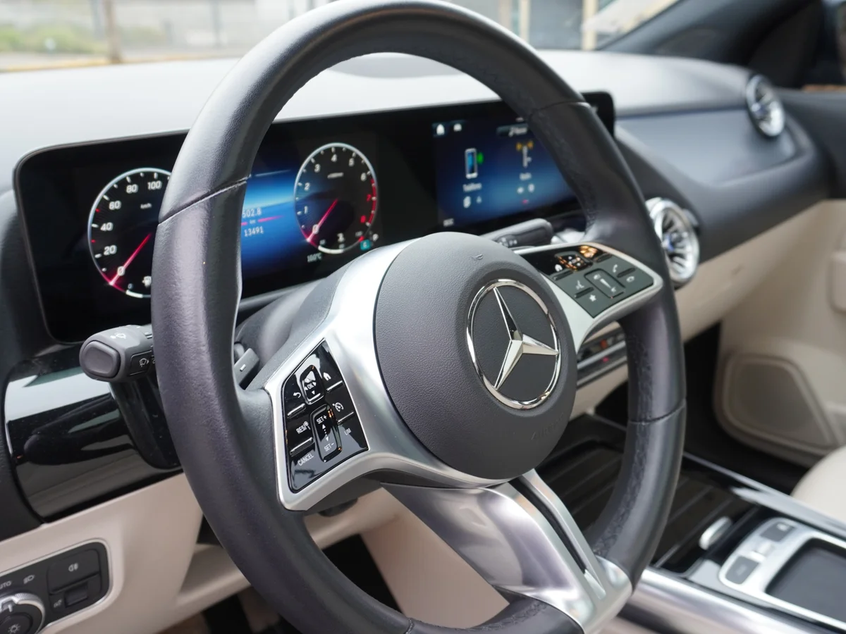 MERCEDES BENZ GLA 200 AUT Progressive AT 2025 miniatura 27