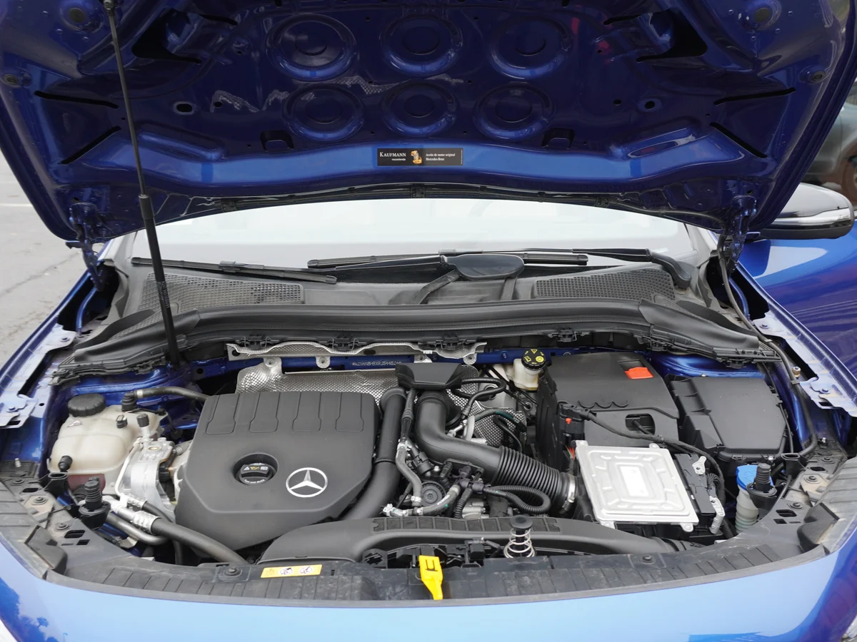 MERCEDES BENZ GLA 200 AUT Progressive AT 2025 miniatura 28