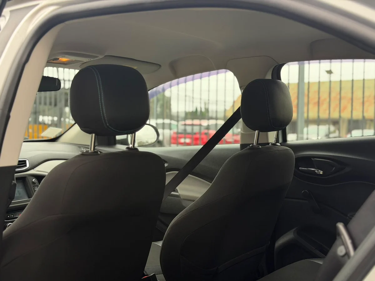 CHEVROLET Onix LT 1.4 MT 2020 - Miniatura 9