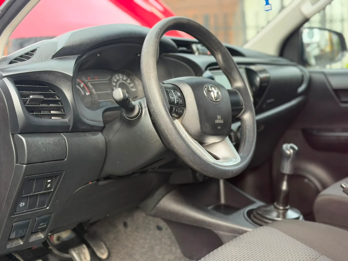 TOYOTA HILUX 2.4 DX DIESEL DCAB. 4X4 MT 4P 2021 - Miniatura 9