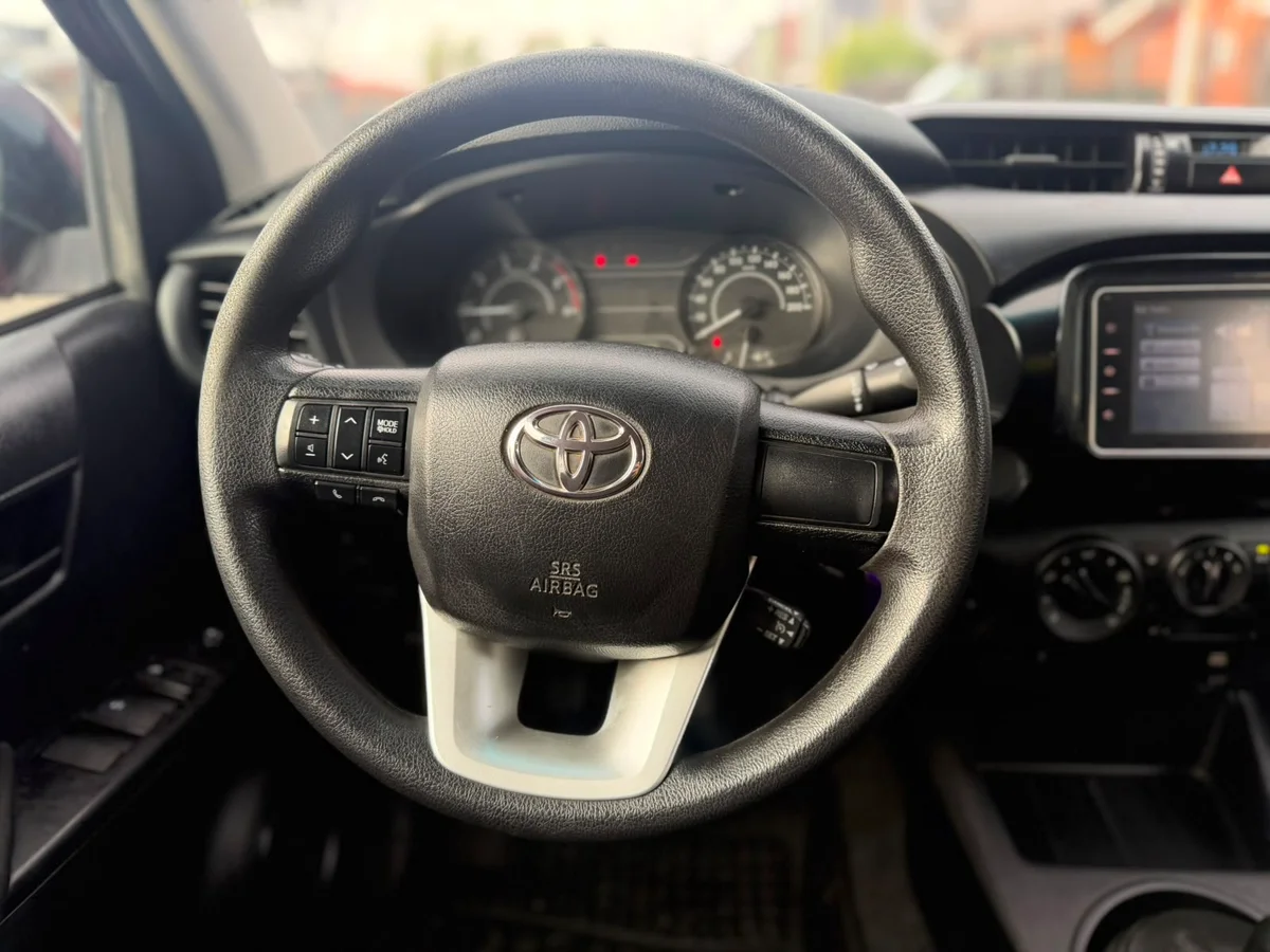 TOYOTA HILUX 2.4 DX DIESEL DCAB. 4X4 MT 4P 2021 - Miniatura 10