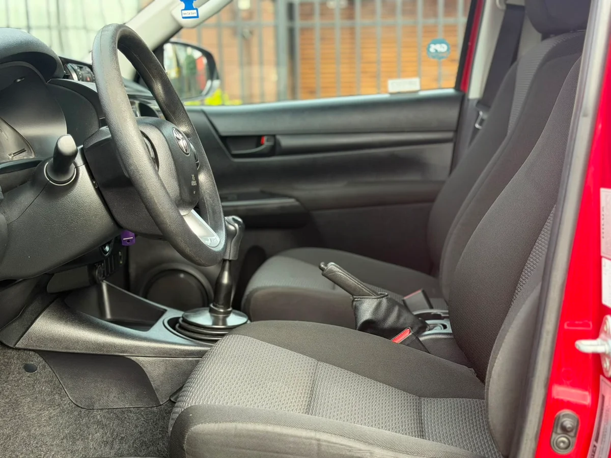 TOYOTA HILUX 2.4 DX DIESEL DCAB. 4X4 MT 4P 2021 - Miniatura 11