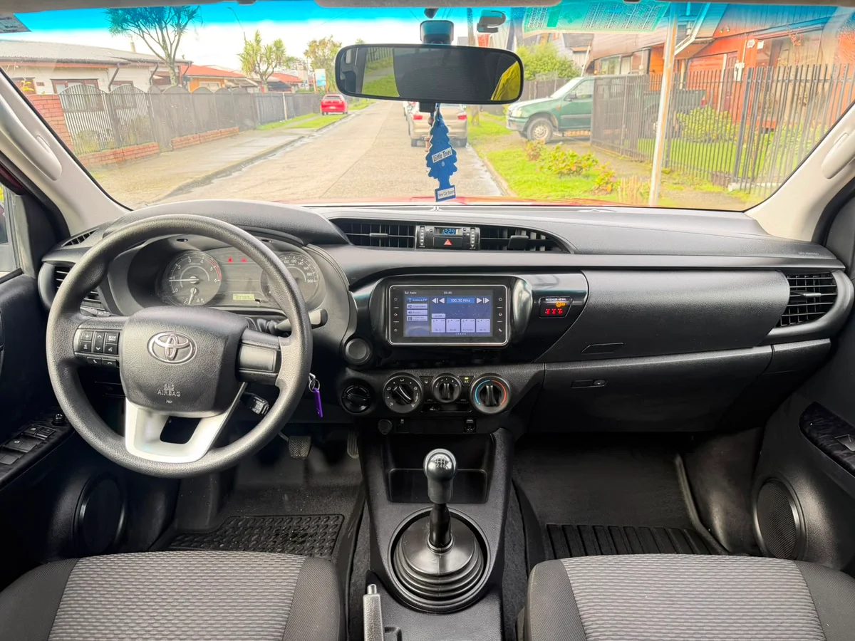 TOYOTA HILUX 2.4 DX DIESEL DCAB. 4X4 MT 4P 2021 - Miniatura 12