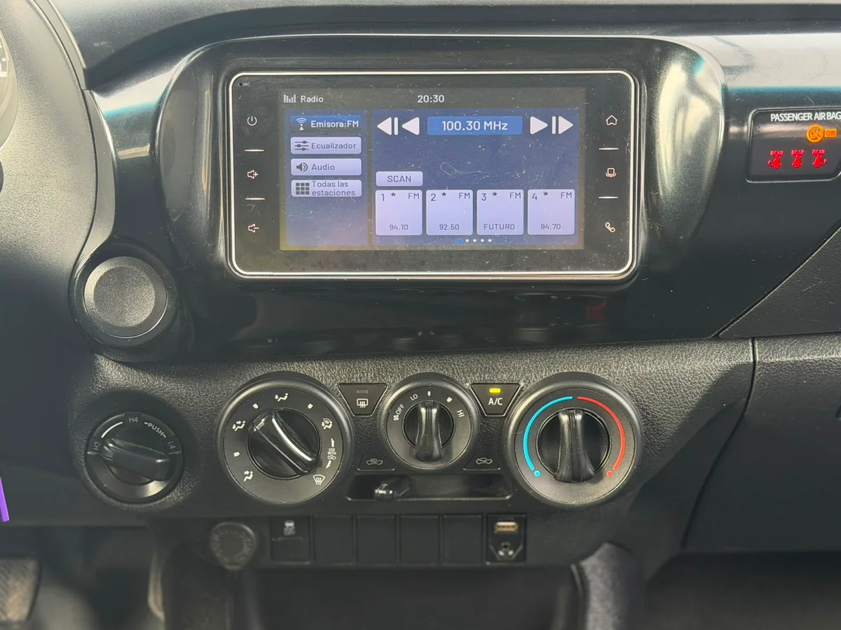 TOYOTA HILUX 2.4 DX DIESEL DCAB. 4X4 MT 4P 2021 - Miniatura 13