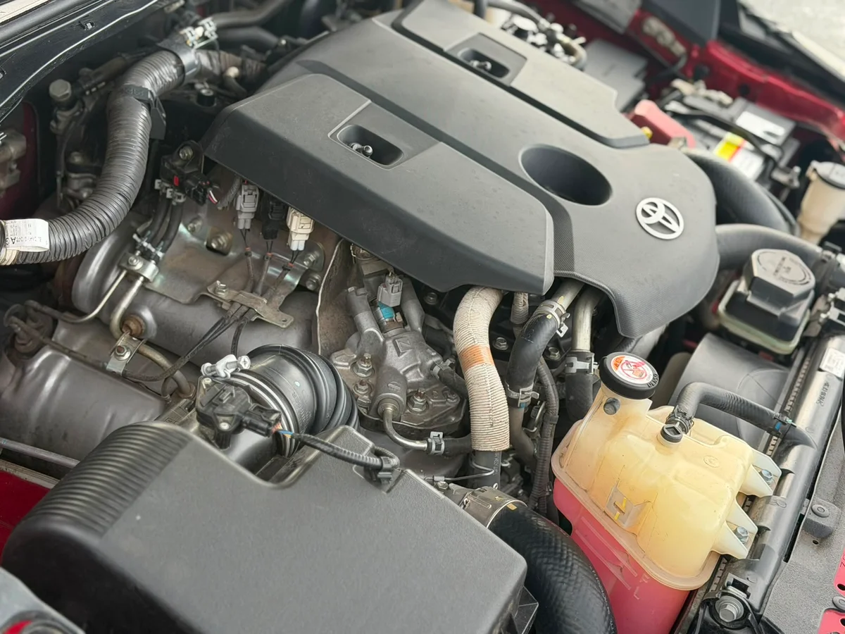 TOYOTA HILUX 2.4 DX DIESEL DCAB. 4X4 MT 4P 2021 - Miniatura 14