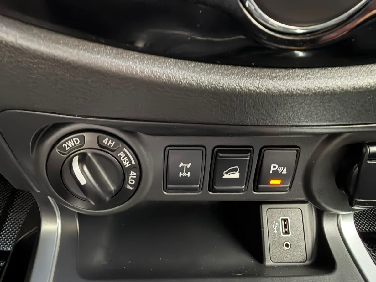 NISSAN NAVARA D CAB 2.3 XE DIESEL 4X4 DOB.CAB. MT 4P 2024 - Miniatura 11