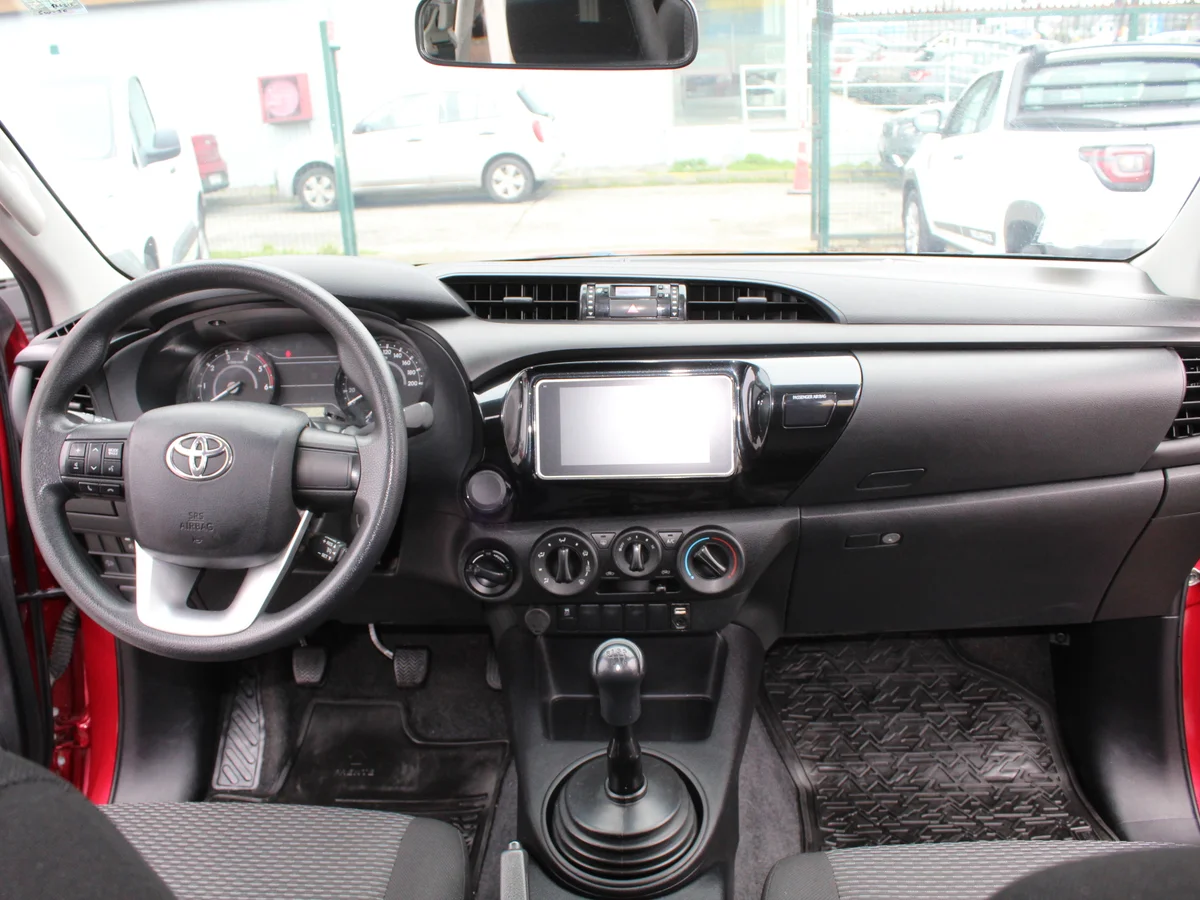 Toyota Hilux — foto 7 de 11