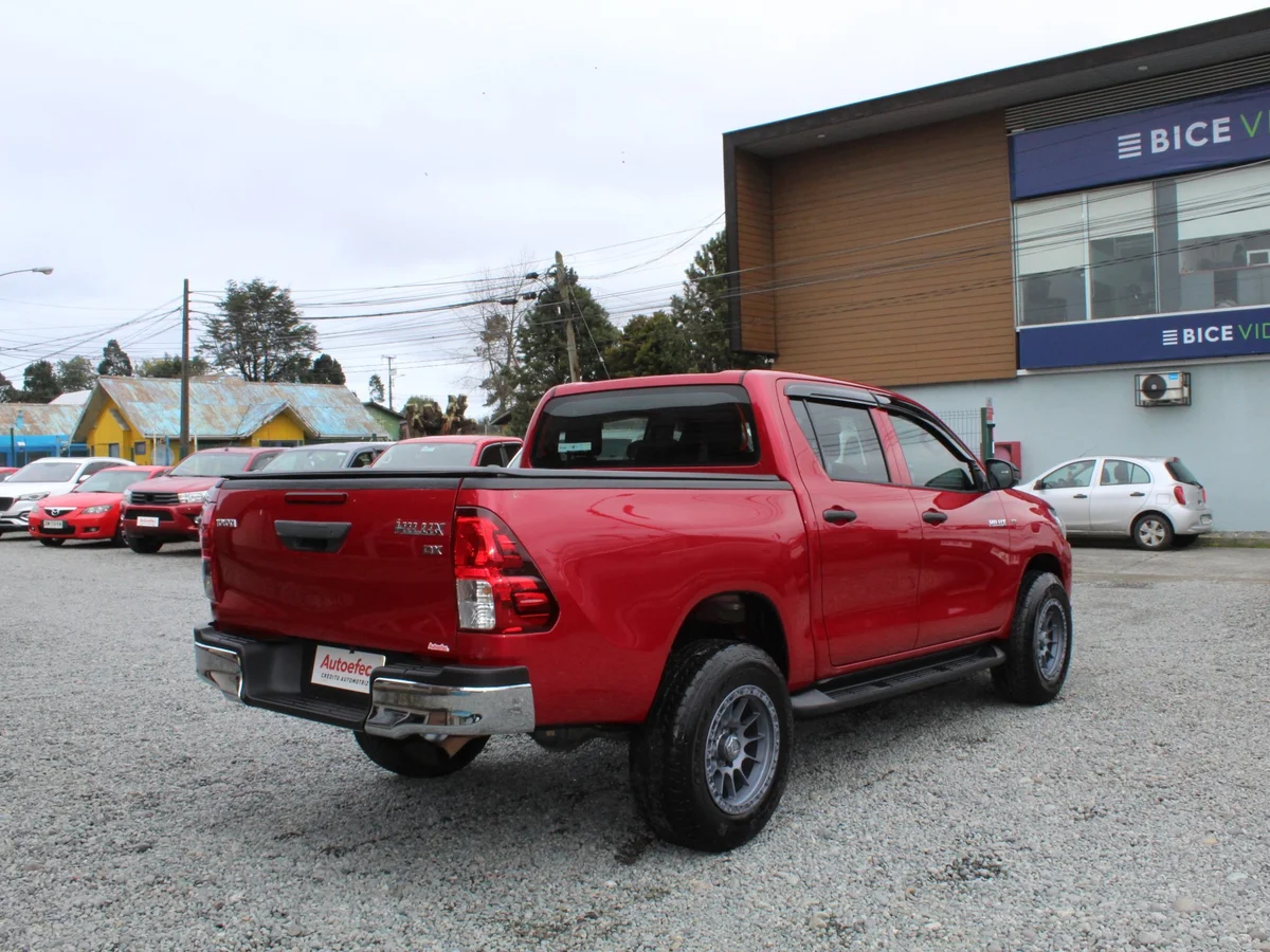 Toyota Hilux — foto 8 de 11