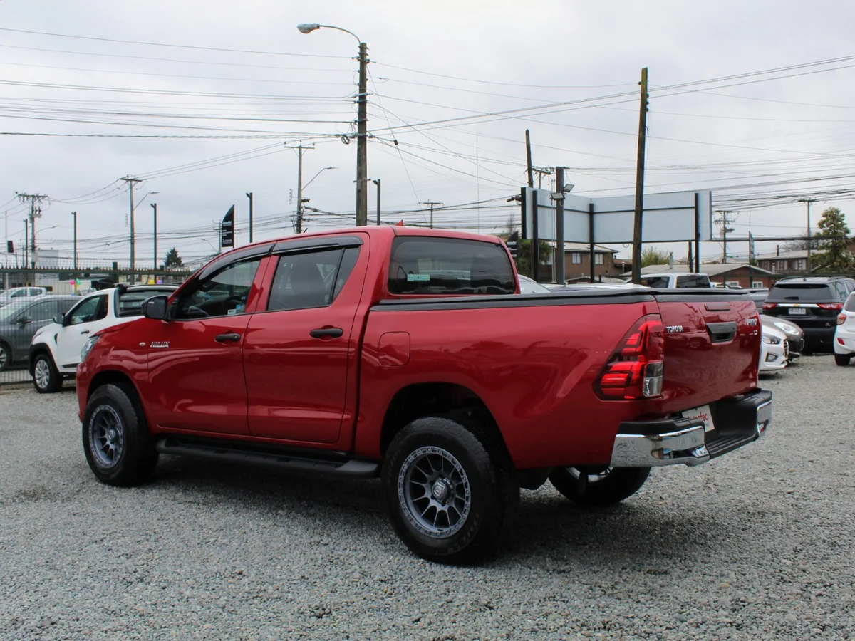 Toyota Hilux — foto 9 de 11