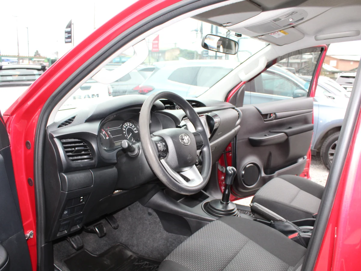 Toyota Hilux — foto 10 de 11
