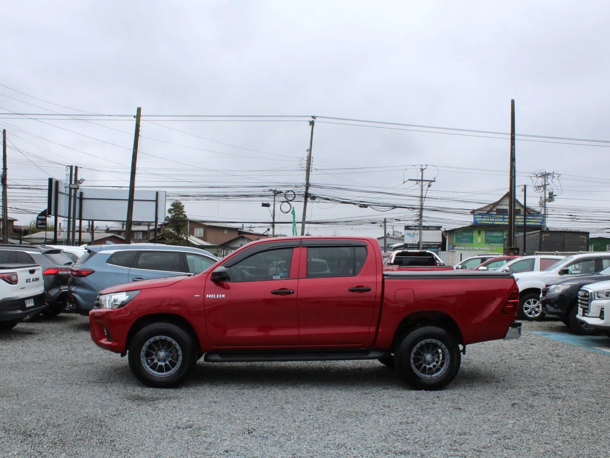 Toyota Hilux — foto 11 de 11