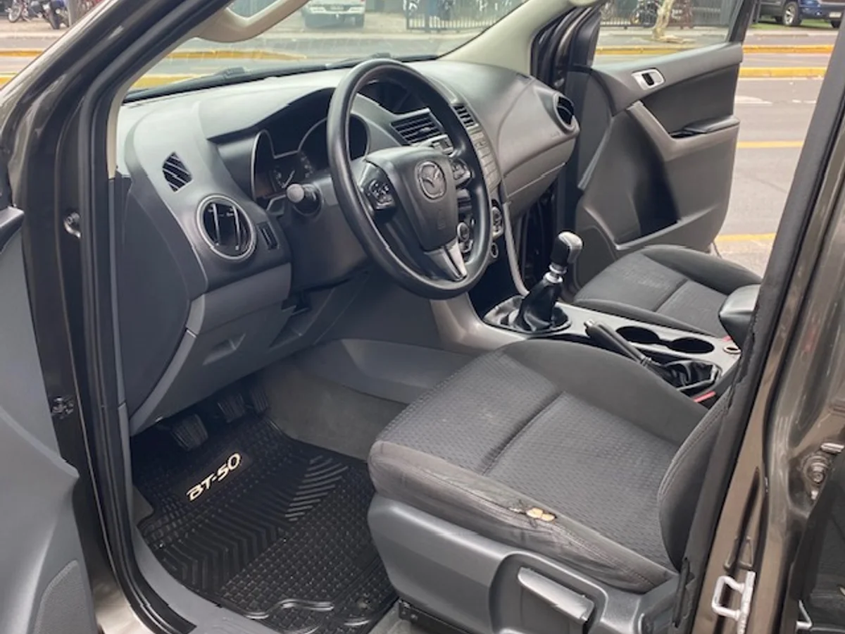 MAZDA BT-50 2.2 Diesel. 4x2 2021 - Miniatura 9