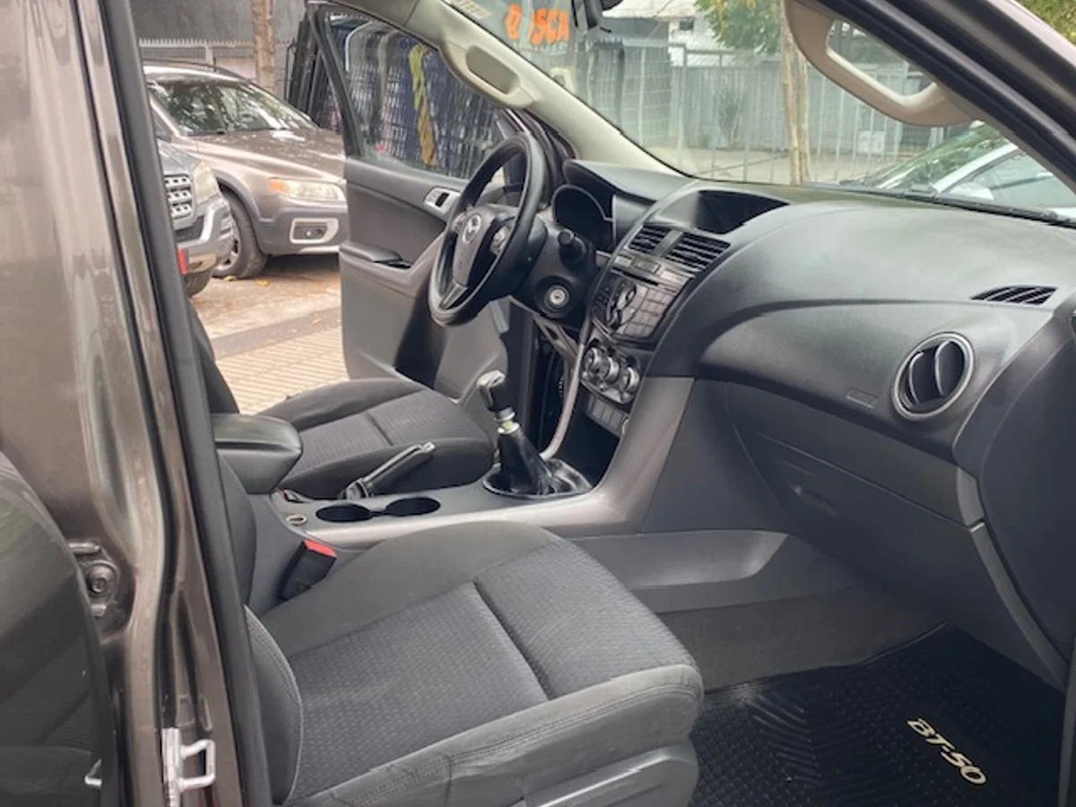 MAZDA BT-50 2.2 Diesel. 4x2 2021 - Miniatura 15