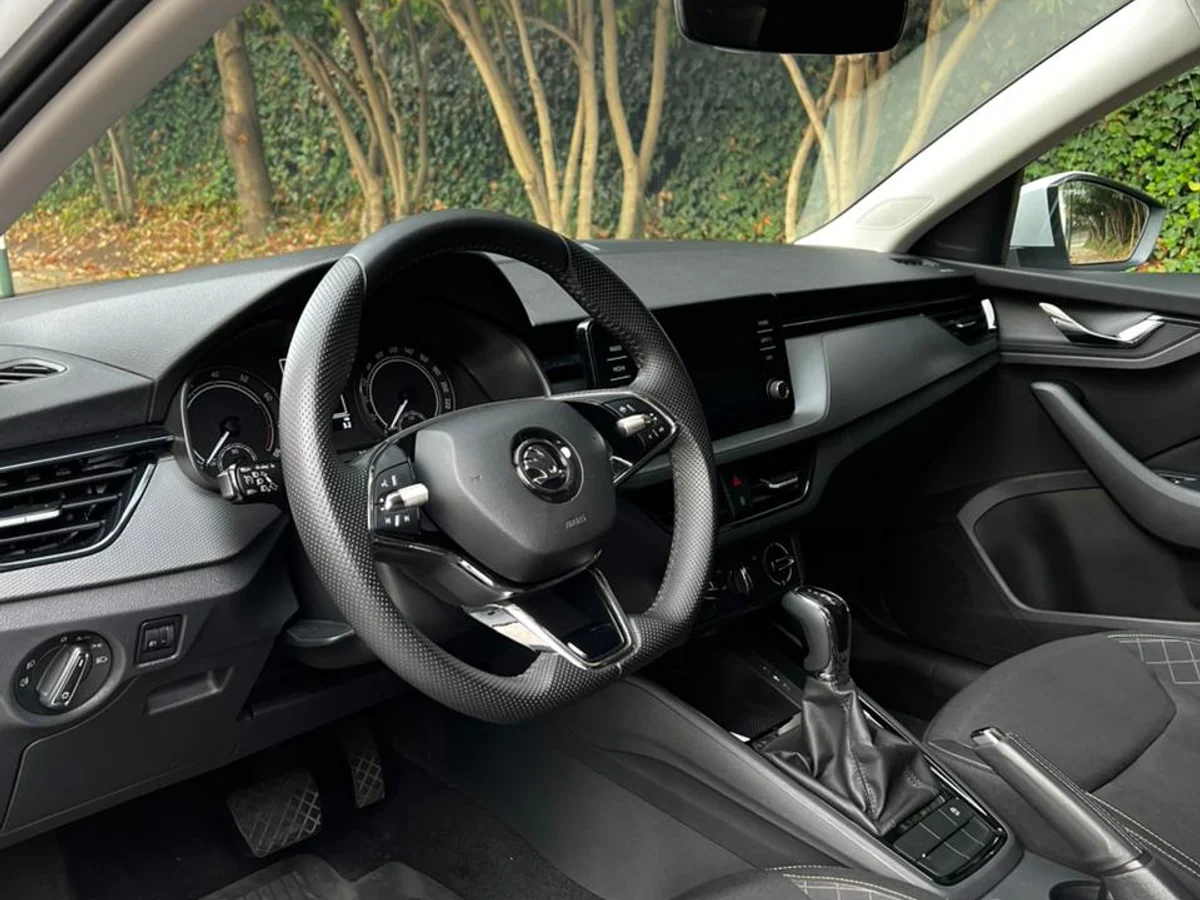 SKODA SCALA 1.5L TURBO TSI AMBITION AUT DSG7 AÑO 2024 - Miniatura 22