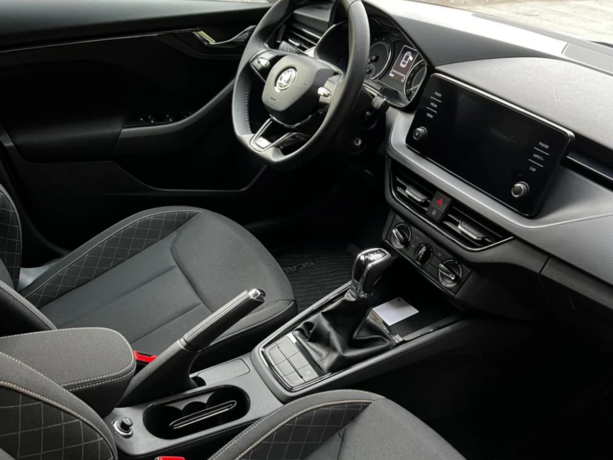 SKODA SCALA 1.5L TURBO TSI AMBITION AUT DSG7 AÑO 2024 - Miniatura 24