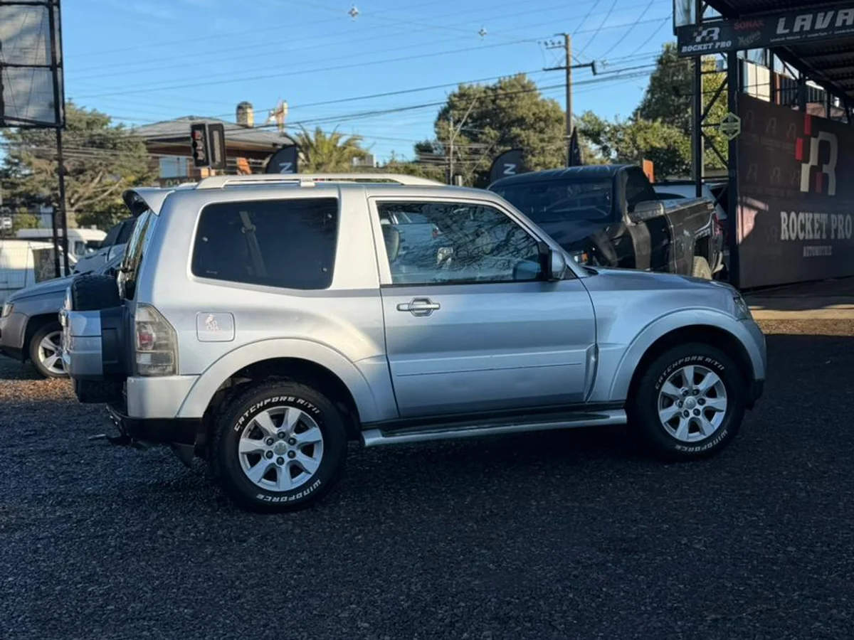 MITSUBISHI Montero 3.2 CR DIESEL 4X4 AT 3P 2011 - Imagen 5
