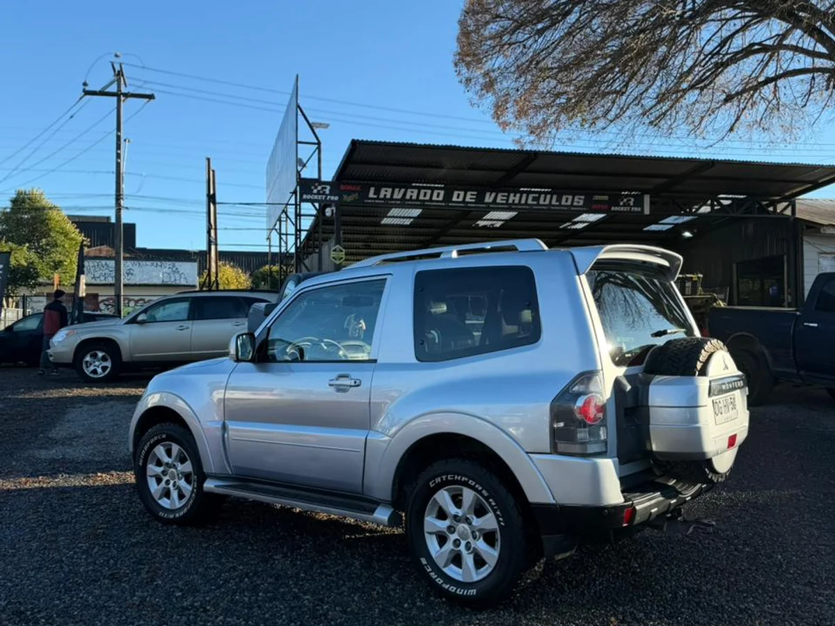 MITSUBISHI Montero 3.2 CR DIESEL 4X4 AT 3P 2011 - Imagen 9
