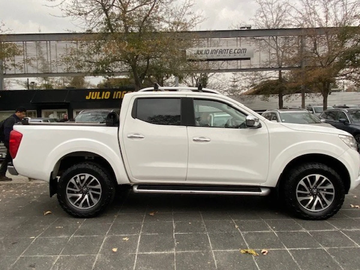 NISSAN NP300 4x4 2.3 Autom. 1 dueño. 2019 - Miniatura 3