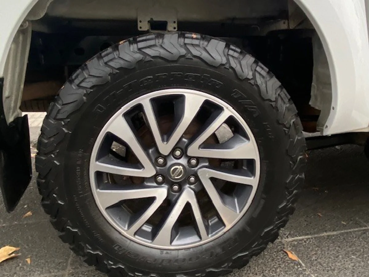 NISSAN NP300 4x4 2.3 Autom. 1 dueño. 2019 - Miniatura 9