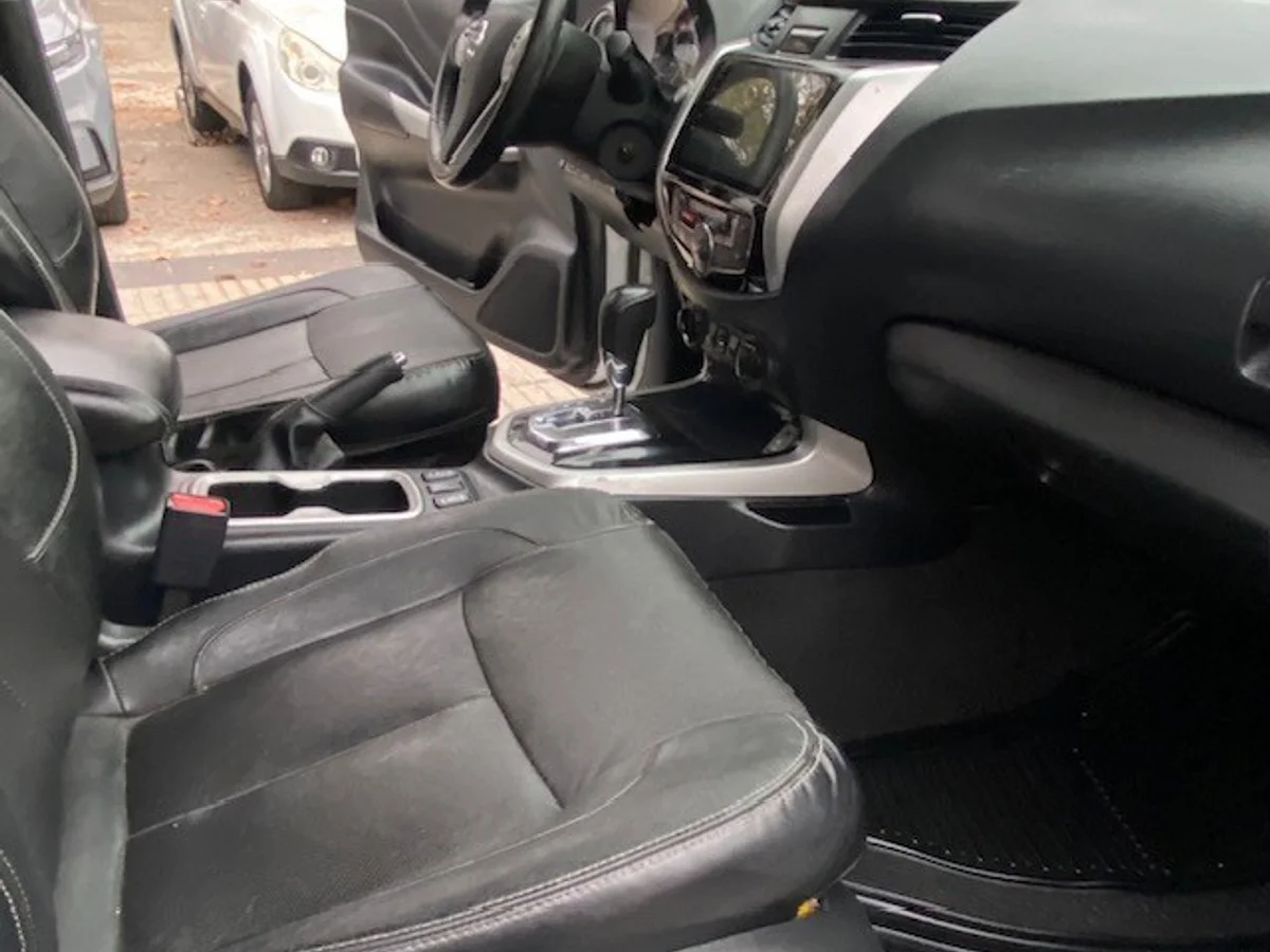 NISSAN NP300 4x4 2.3 Autom. 1 dueño. 2019 - Miniatura 15