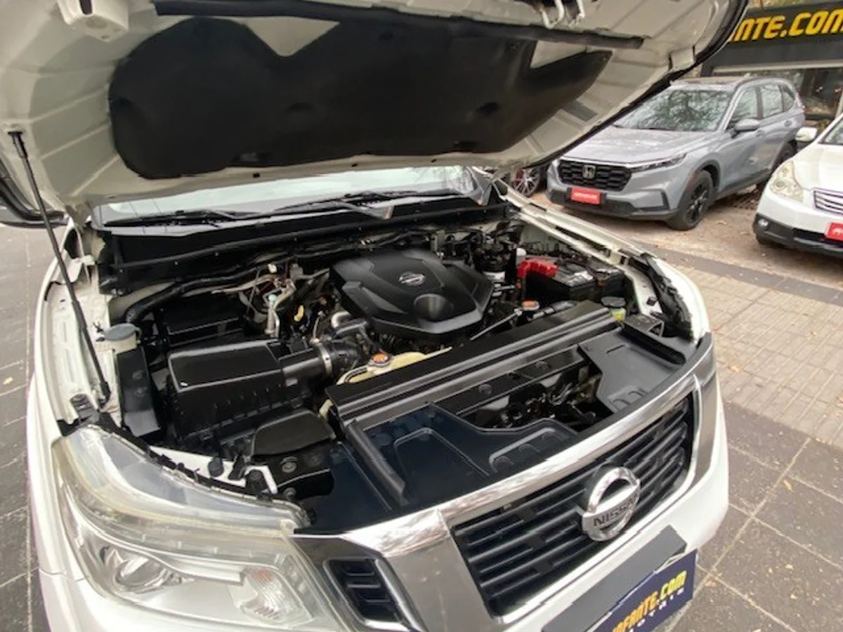 NISSAN NP300 4x4 2.3 Autom. 1 dueño. 2019 - Miniatura 25