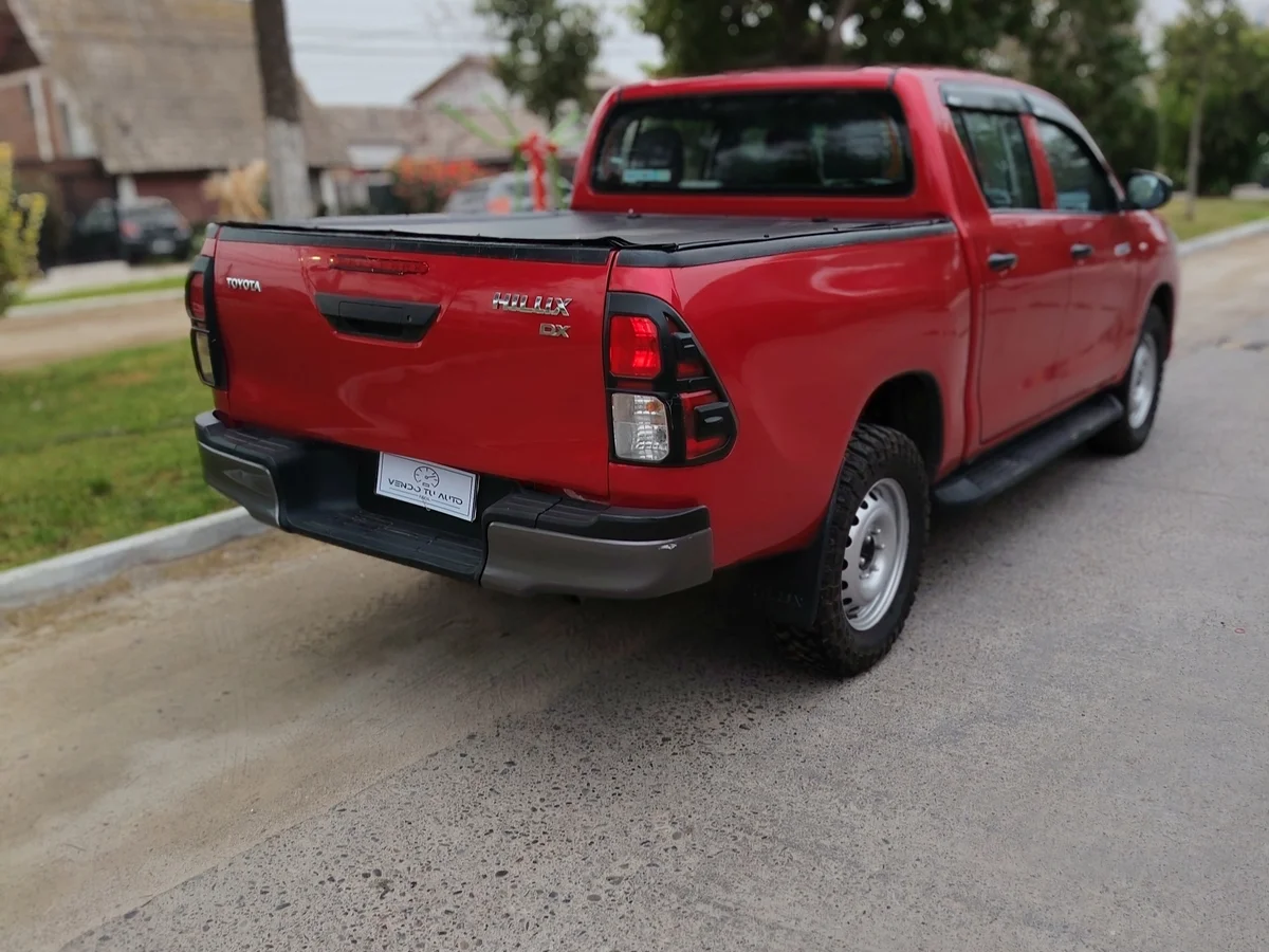 TOYOTA Hilux 2.8L DIESEL 4X4 MT 2023 - Miniatura 8