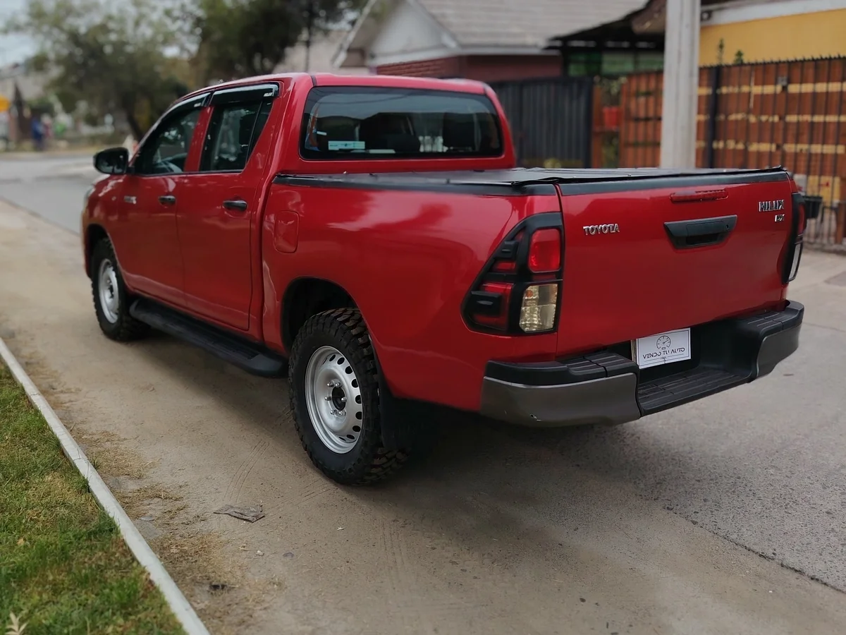 TOYOTA Hilux 2.8L DIESEL 4X4 MT 2023 - Miniatura 10
