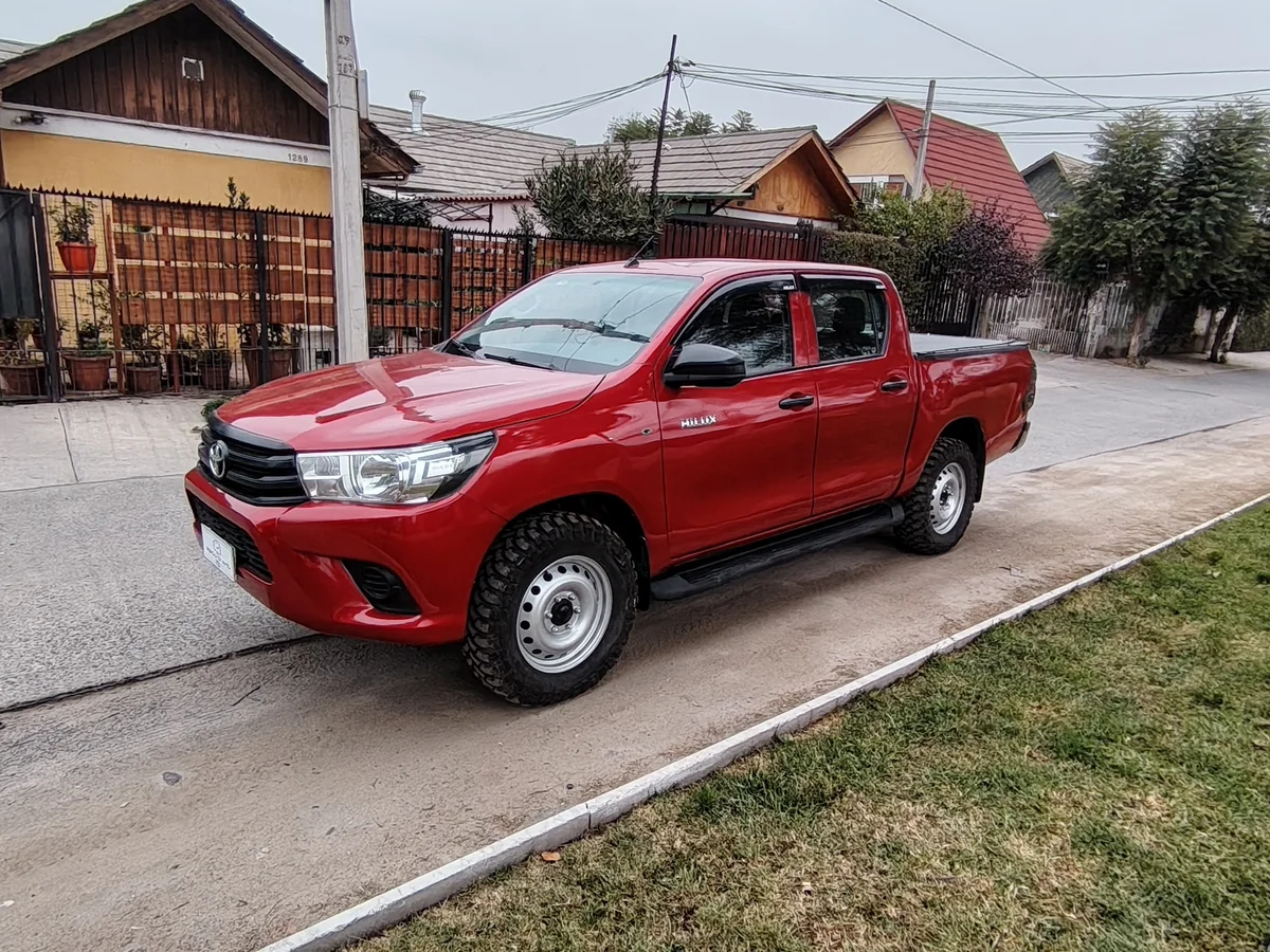TOYOTA Hilux 2.8L DIESEL 4X4 MT 2023 - Miniatura 12