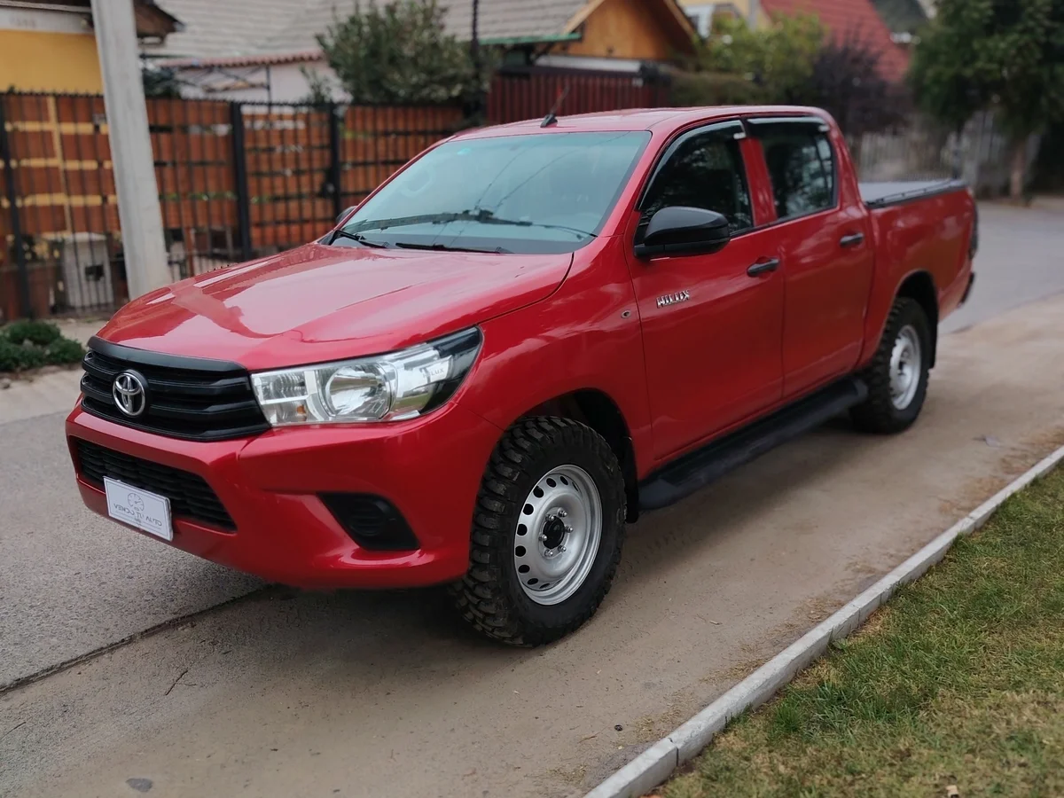 TOYOTA Hilux 2.8L DIESEL 4X4 MT 2023 - Miniatura 13