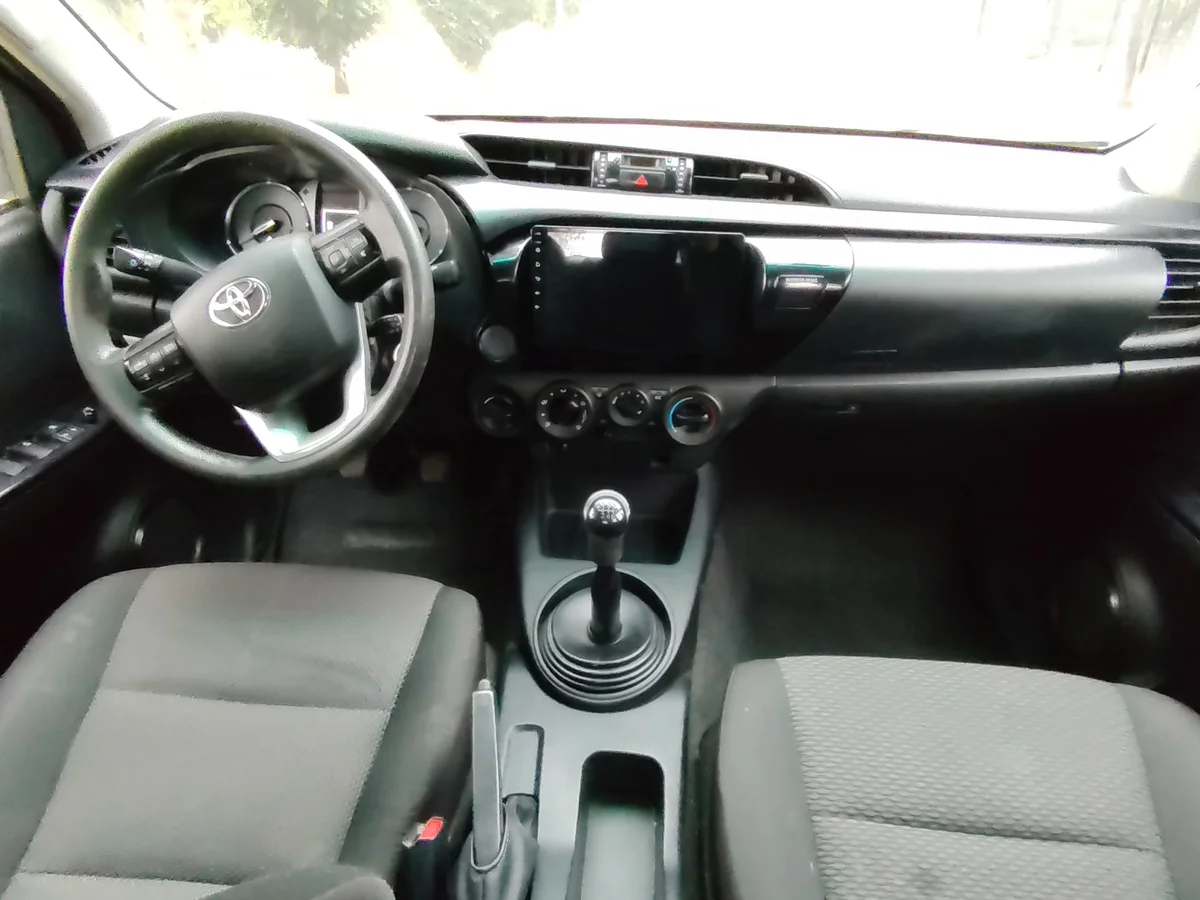 TOYOTA Hilux 2.8L DIESEL 4X4 MT 2023 - Miniatura 16