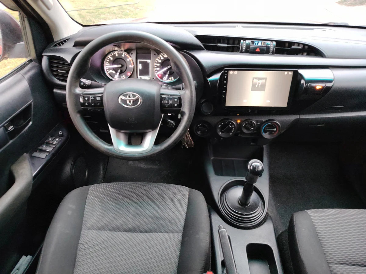 TOYOTA Hilux 2.8L DIESEL 4X4 MT 2023 - Miniatura 17