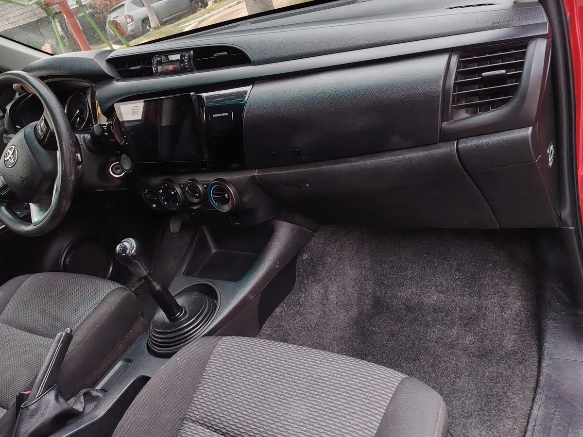 TOYOTA Hilux 2.8L DIESEL 4X4 MT 2023 - Miniatura 18