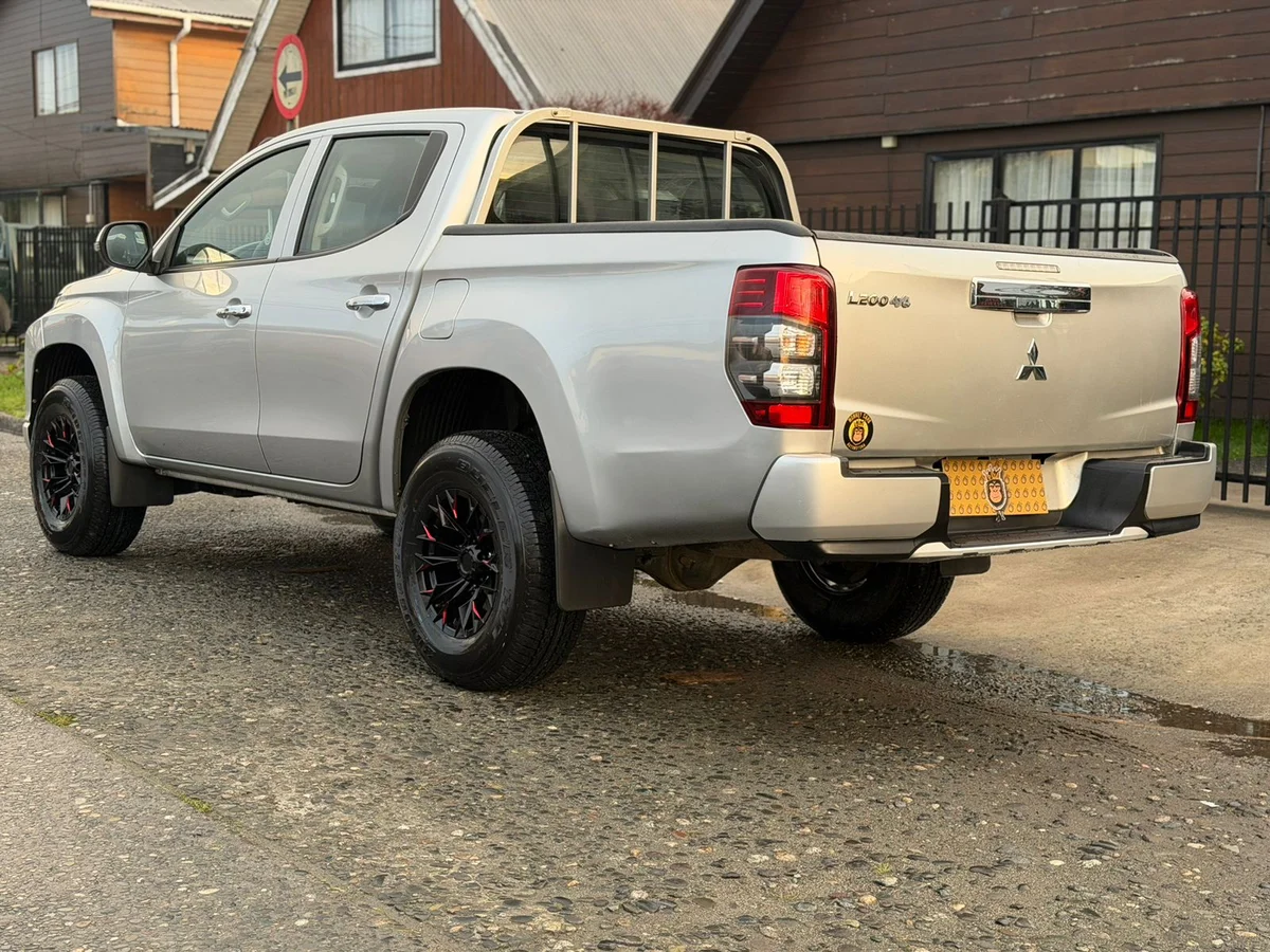 MITSUBISHI L200 KATANA CRT 4X4 2.4 2022 - Miniatura 7