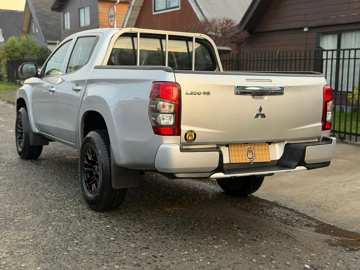 MITSUBISHI L200 KATANA CRT 4X4 2.4 2022 - Miniatura 8