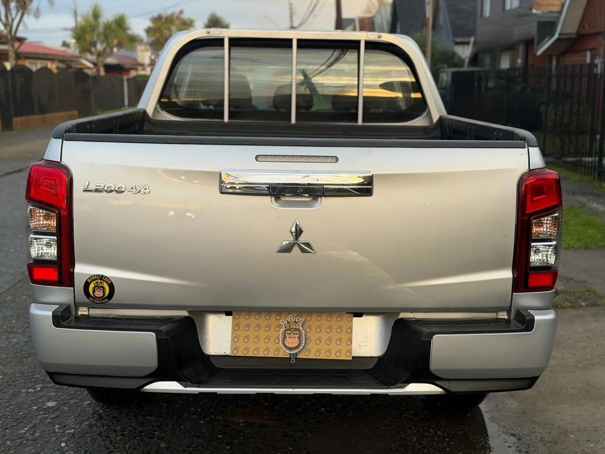 MITSUBISHI L200 KATANA CRT 4X4 2.4 2022 - Miniatura 9