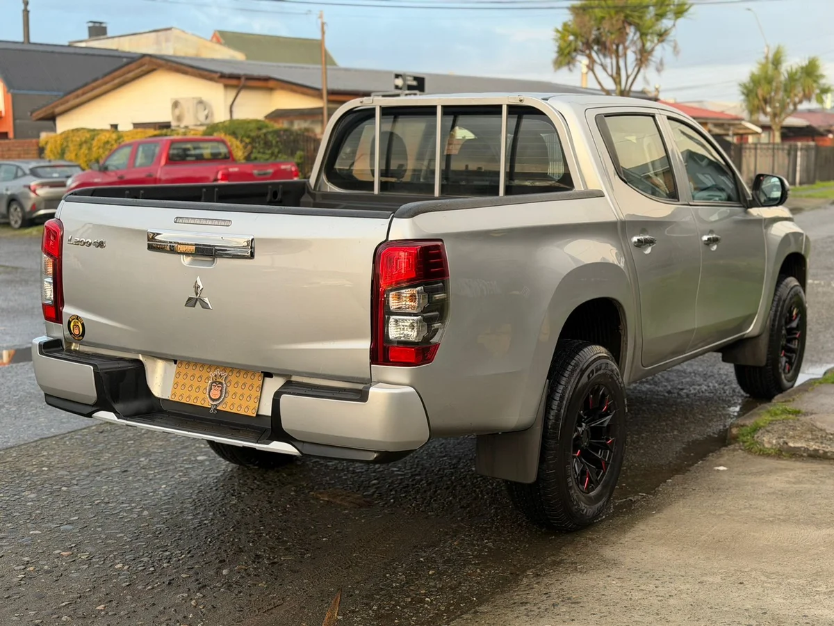 MITSUBISHI L200 KATANA CRT 4X4 2.4 2022 - Miniatura 10
