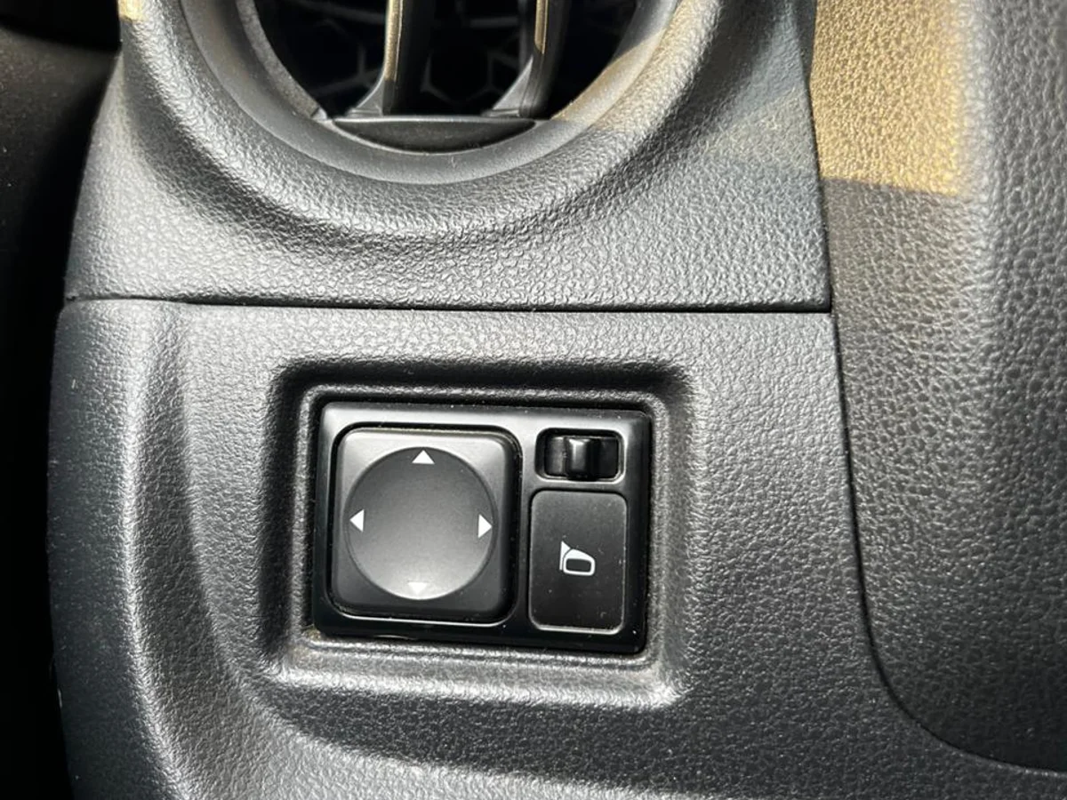 NISSAN VERSA SENSE 1.6 L MT TAXI EJECUTIVO AÑO 2016 - Miniatura 22
