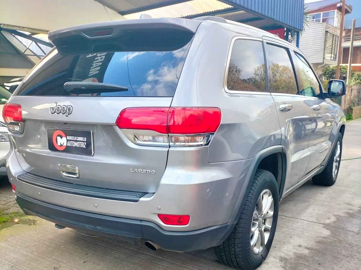 JEEP Grand Cherokee 3.6 LAREDO SPRING 4X4 AT 5P 2015