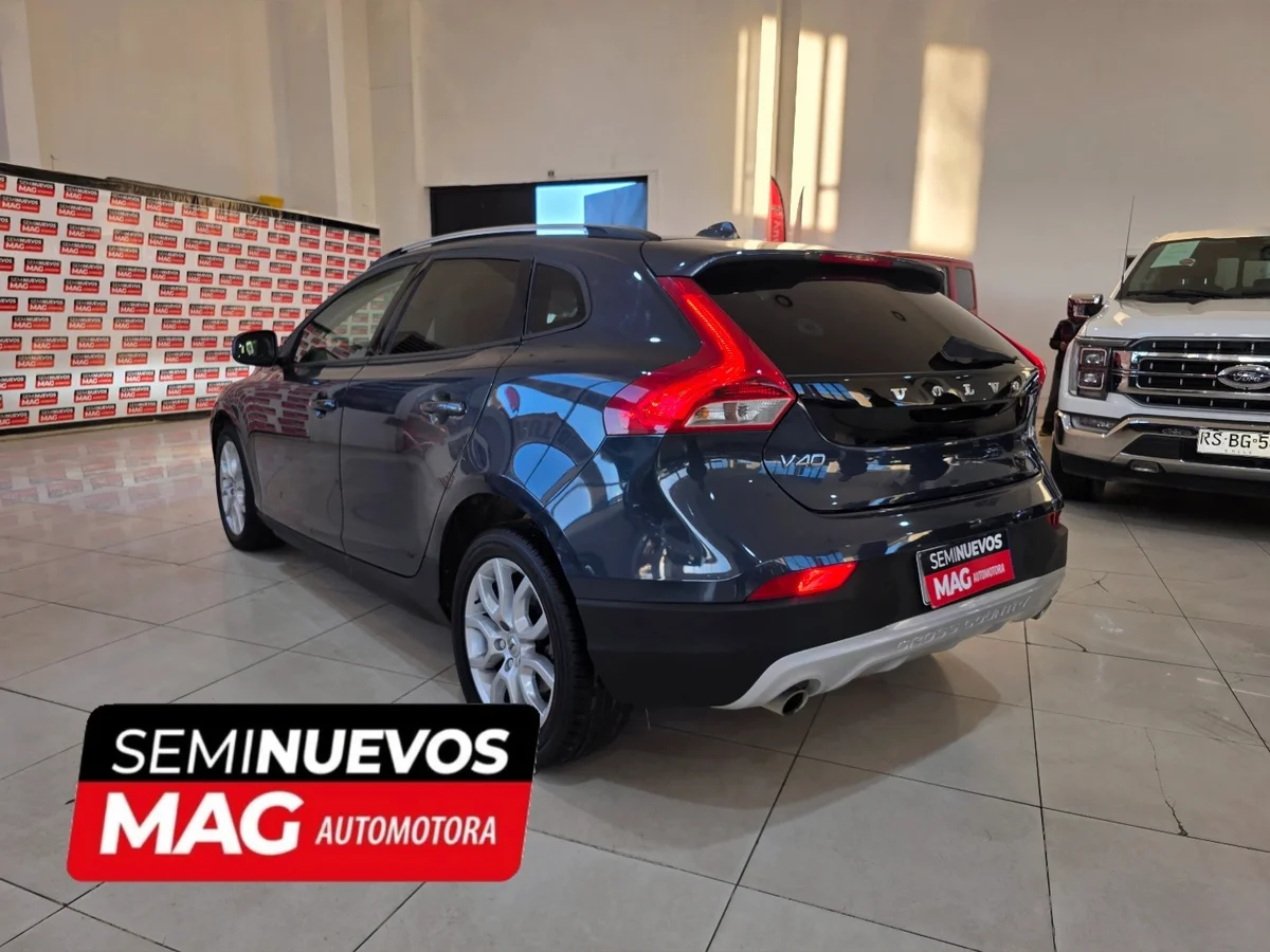 VOLVO V40 2.0 D2 DIESEL 2019