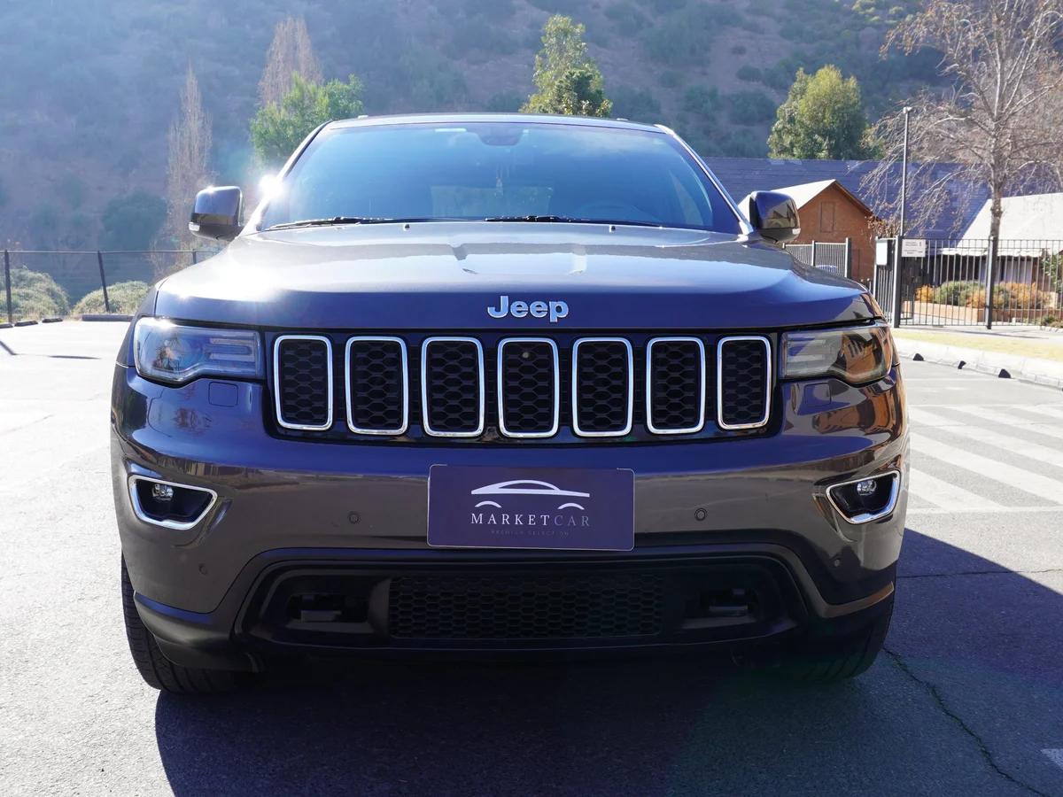 JEEP GRAND CHEROKEE LAREDO 3.6 4x2 2019 miniatura 2
