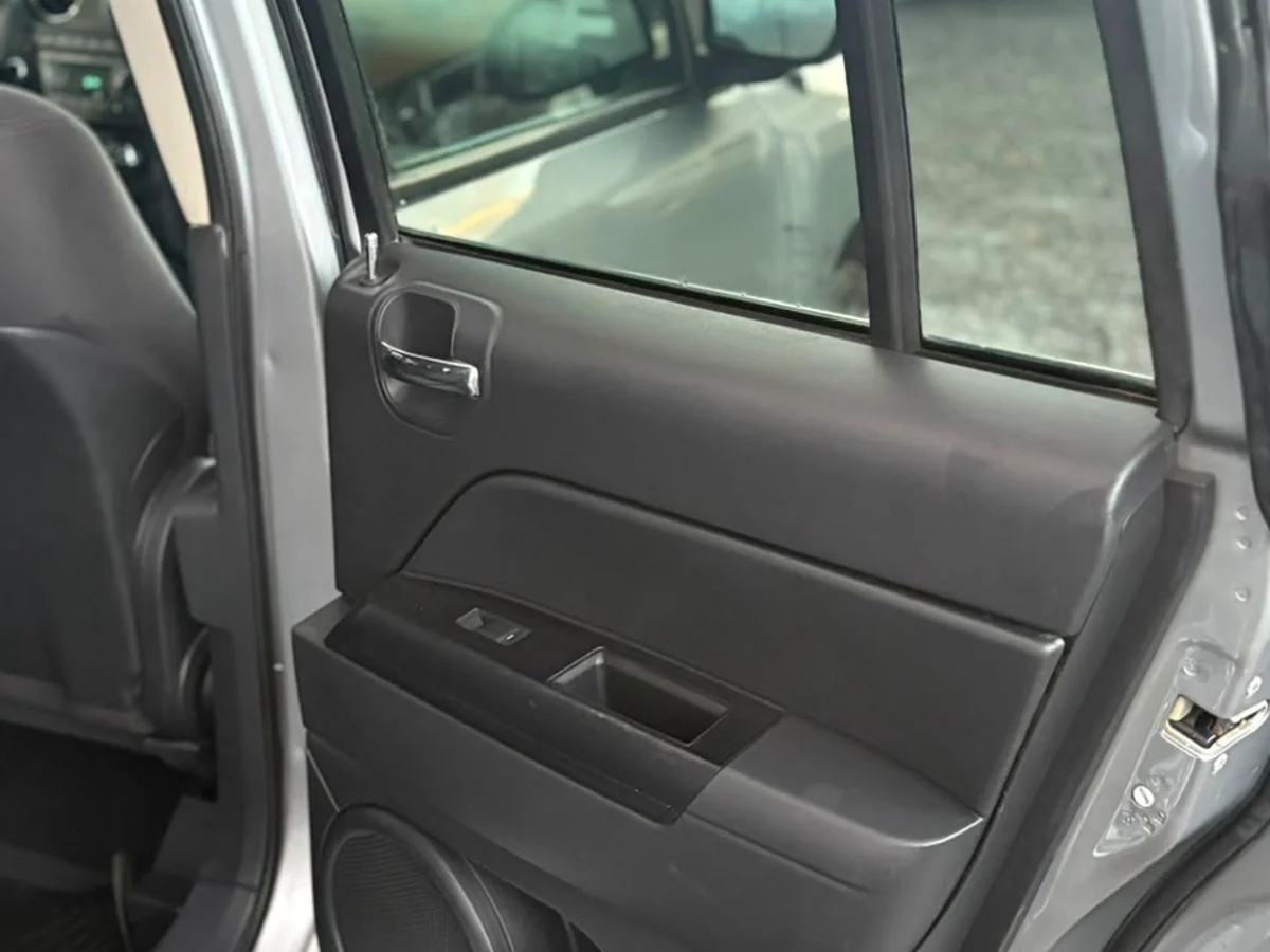 JEEP Compass 2.4 SPORT 2WD AT 5P 2015 - Imagen 17