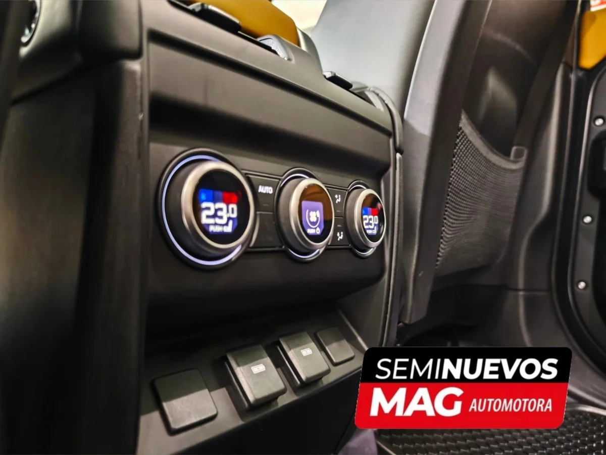 LAND ROVER DEFENDER 3.0 4X4 AT 3P 2024 - Miniatura 8