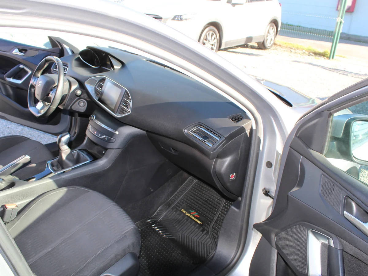 PEUGEOT 308 2017 - Miniatura 9