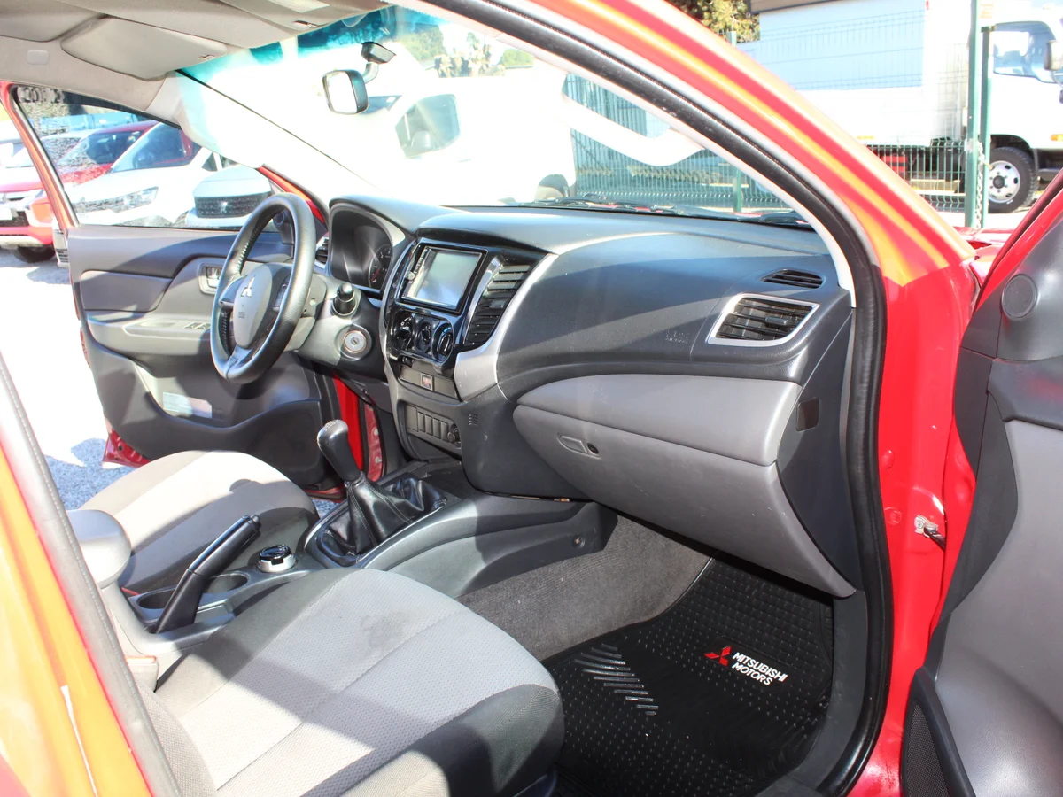 Mitsubishi L200 — foto 5 de 11