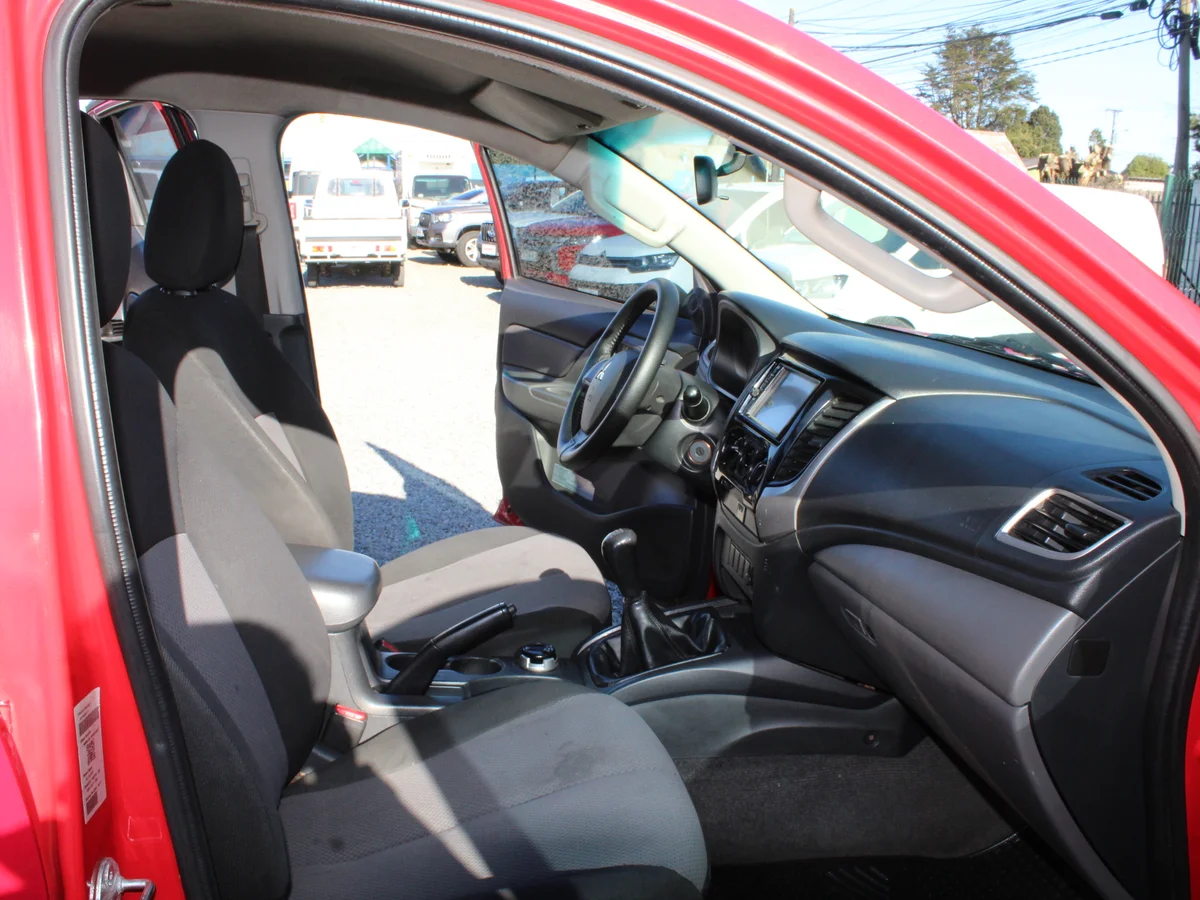 Mitsubishi L200 — foto 6 de 11